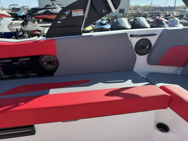 Slide: The Image of MasterCraft NXT22 2024 - 34