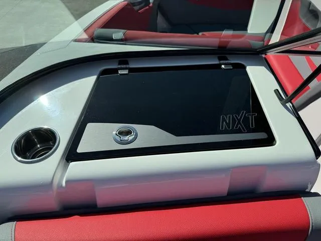 Slide: The Image of MasterCraft NXT22 2024 - 36