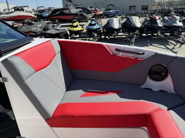 Slide: The Image of MasterCraft NXT22 2024 - 41