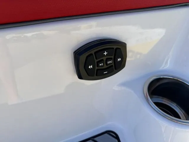 Slide: The Image of MasterCraft NXT22 2024 - 49