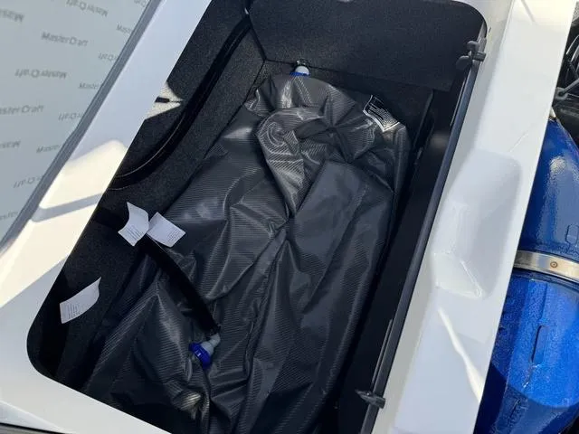 Slide: The Image of MasterCraft NXT22 2024 - 50