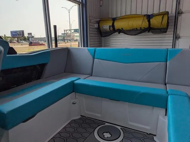 Slide: The Image of MasterCraft NXT20 2025 - 14