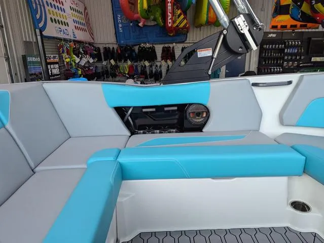 Slide: The Image of MasterCraft NXT20 2025 - 15