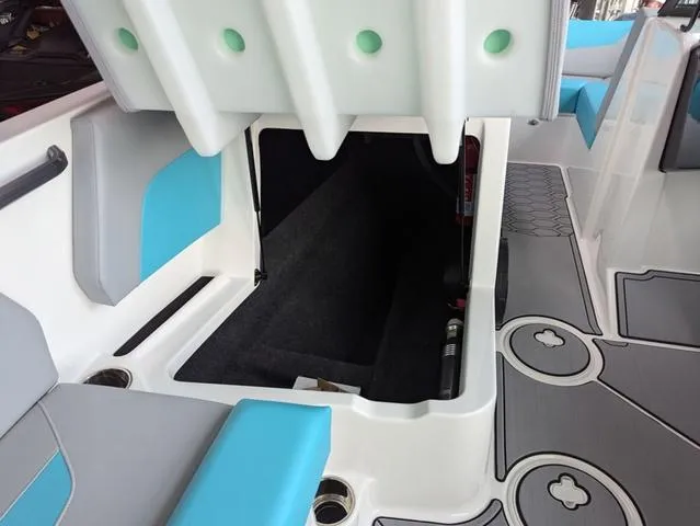 Slide: The Image of MasterCraft NXT20 2025 - 17