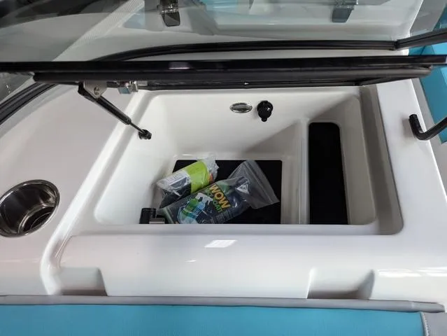 Slide: The Image of MasterCraft NXT20 2025 - 21