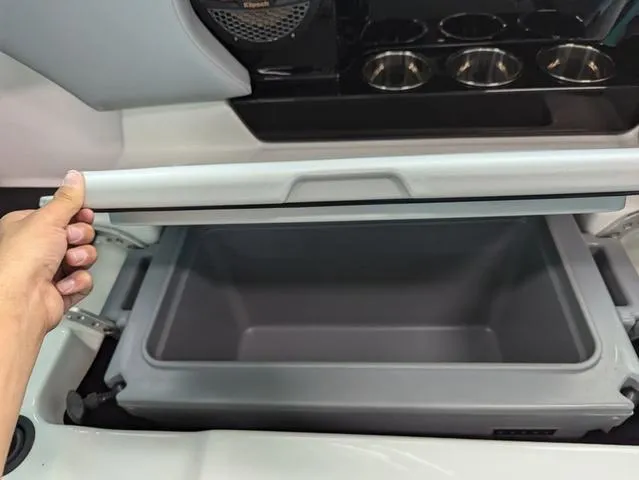 Slide: The Image of MasterCraft NXT20 2025 - 23