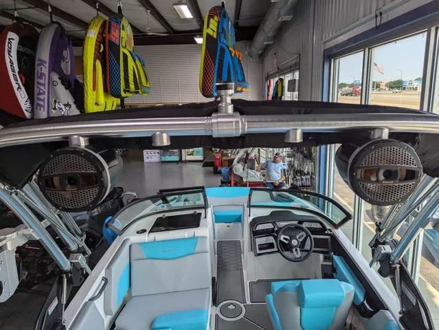 Slide: The Image of MasterCraft NXT20 2025 - 5