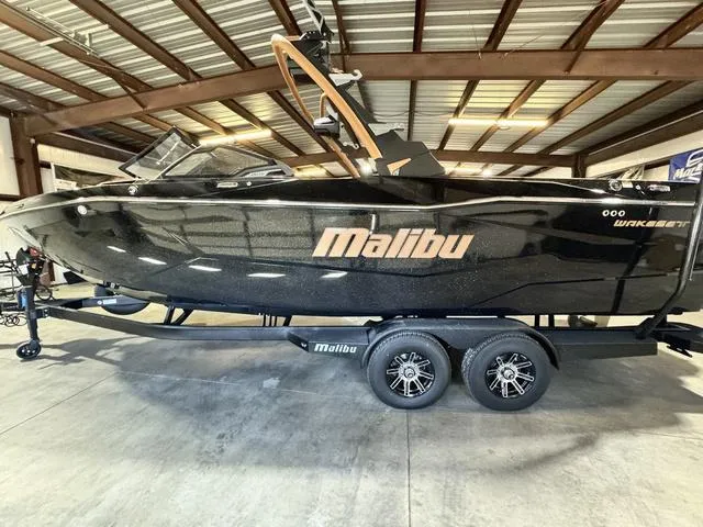 Slide: The Image of Malibu Wakesetter 25 LSV 2025 - 1