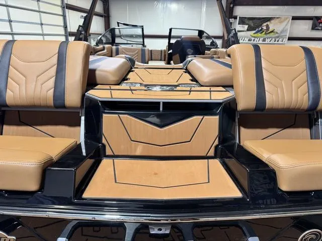 Slide: The Image of Malibu Wakesetter 25 LSV 2025 - 11