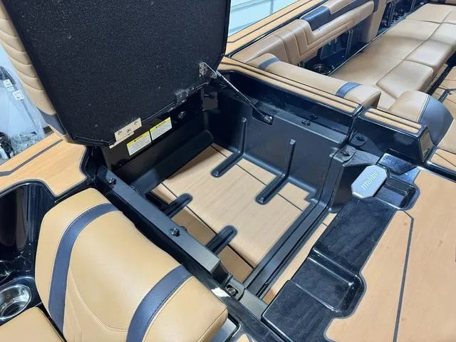 Slide: The Image of Malibu Wakesetter 25 LSV 2025 - 15