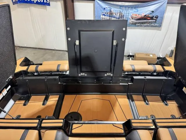 Slide: The Image of Malibu Wakesetter 25 LSV 2025 - 17