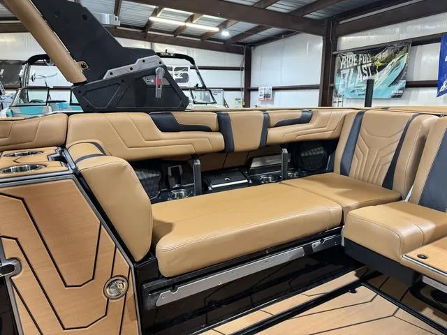 Slide: The Image of Malibu Wakesetter 25 LSV 2025 - 19