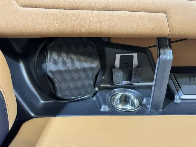 Slide: The Image of Malibu Wakesetter 25 LSV 2025 - 20