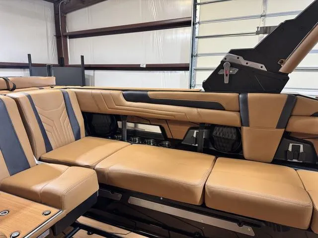 Slide: The Image of Malibu Wakesetter 25 LSV 2025 - 22