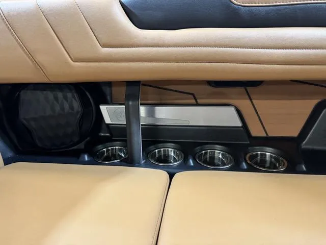 Slide: The Image of Malibu Wakesetter 25 LSV 2025 - 23