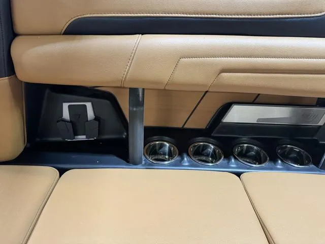 Slide: The Image of Malibu Wakesetter 25 LSV 2025 - 26