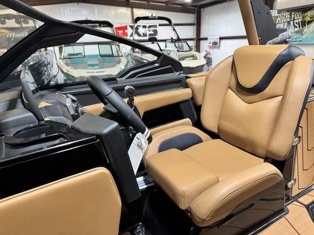 Slide: The Image of Malibu Wakesetter 25 LSV 2025 - 29