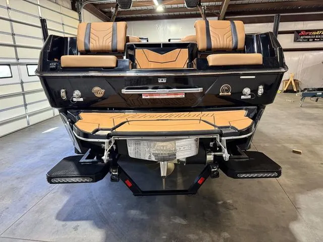 Slide: The Image of Malibu Wakesetter 25 LSV 2025 - 3