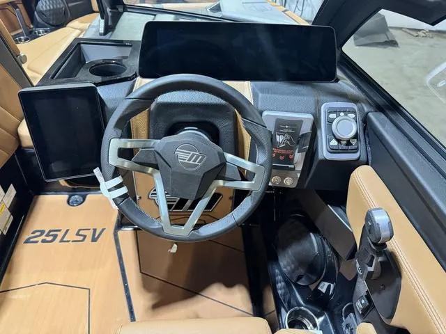 Slide: The Image of Malibu Wakesetter 25 LSV 2025 - 30