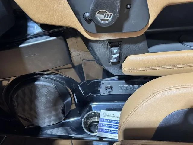 Slide: The Image of Malibu Wakesetter 25 LSV 2025 - 31