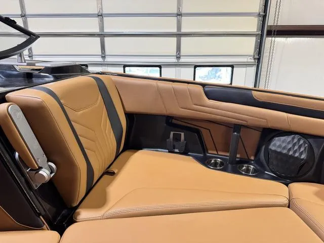 Slide: The Image of Malibu Wakesetter 25 LSV 2025 - 34