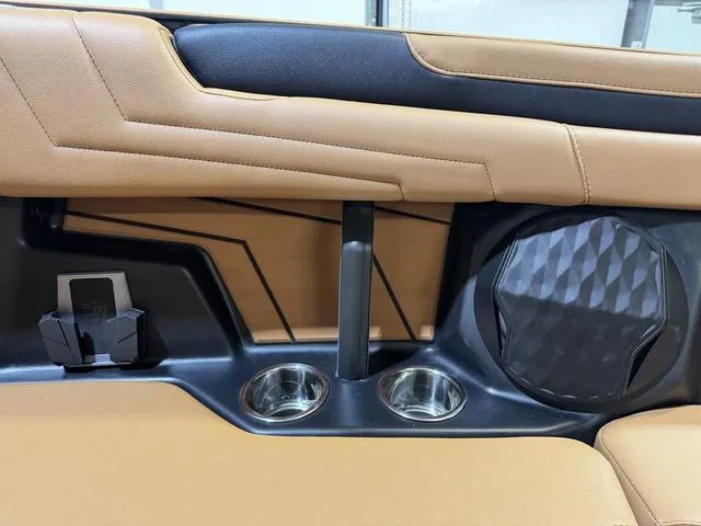 Slide: The Image of Malibu Wakesetter 25 LSV 2025 - 35