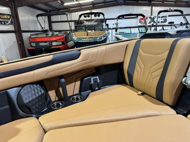 Slide: The Image of Malibu Wakesetter 25 LSV 2025 - 36