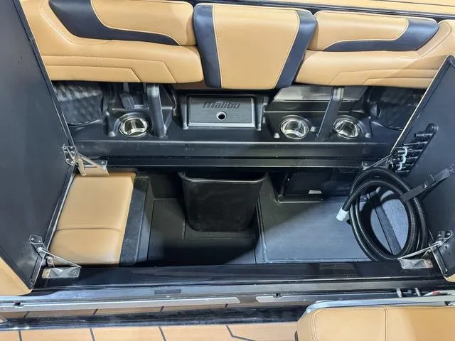 Slide: The Image of Malibu Wakesetter 25 LSV 2025 - 38