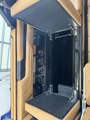 Slide: The Image of Malibu Wakesetter 25 LSV 2025 - 39