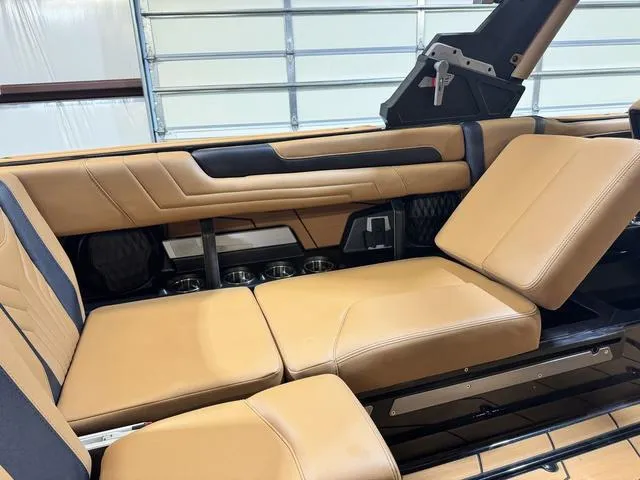 Slide: The Image of Malibu Wakesetter 25 LSV 2025 - 40