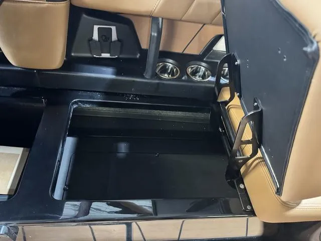 Slide: The Image of Malibu Wakesetter 25 LSV 2025 - 41