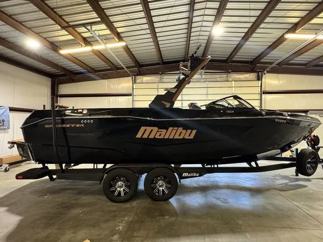 Slide: The Image of Malibu Wakesetter 25 LSV 2025 - 5