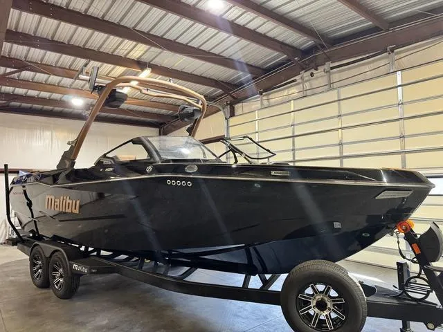 Slide: The Image of Malibu Wakesetter 25 LSV 2025 - 6