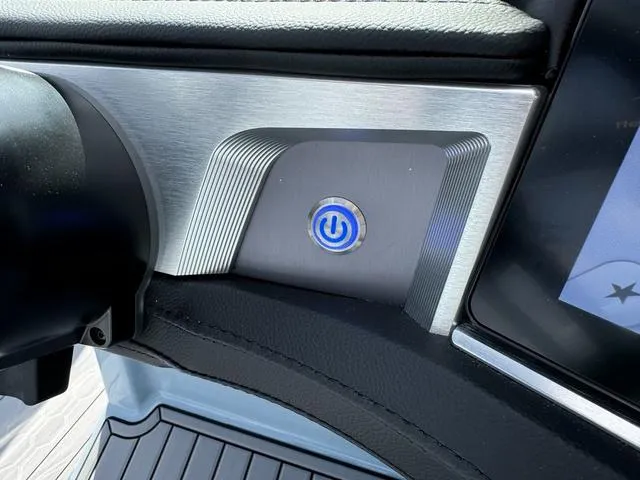 Slide: The Image of MasterCraft XT23 2025 - 23