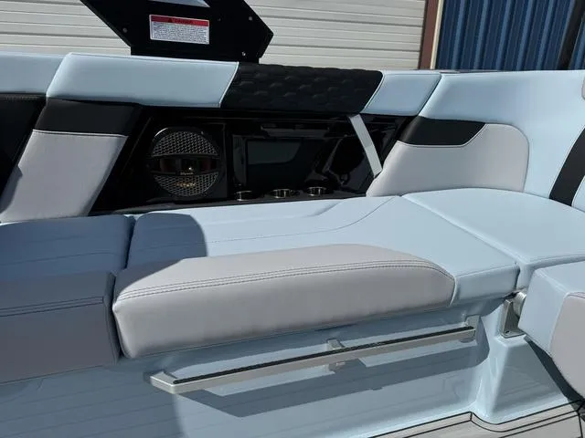 Slide: The Image of MasterCraft XT23 2025 - 27