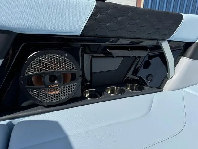 Slide: The Image of MasterCraft XT23 2025 - 28