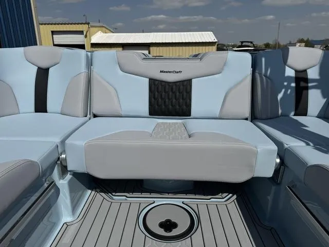 Slide: The Image of MasterCraft XT23 2025 - 30