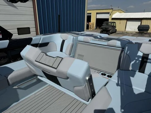 Slide: The Image of MasterCraft XT23 2025 - 31