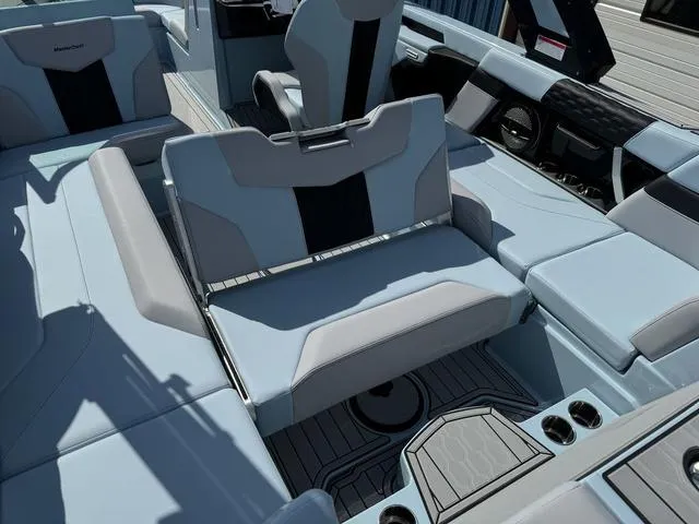 Slide: The Image of MasterCraft XT23 2025 - 32