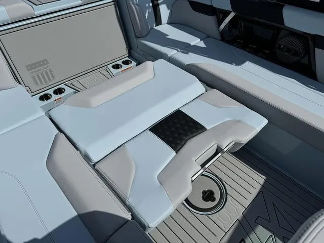 Slide: The Image of MasterCraft XT23 2025 - 33