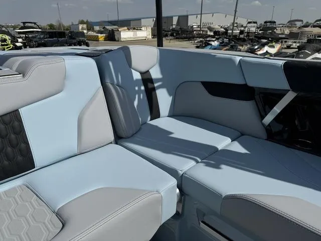 Slide: The Image of MasterCraft XT23 2025 - 34