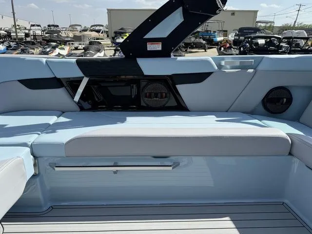 Slide: The Image of MasterCraft XT23 2025 - 35