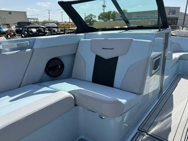 Slide: The Image of MasterCraft XT23 2025 - 37