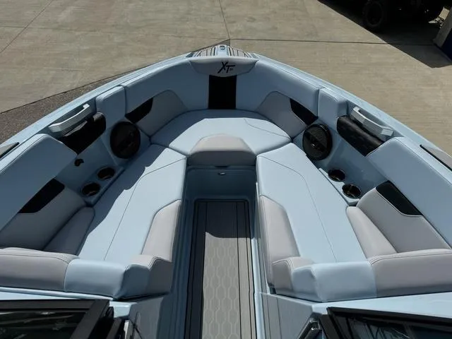 Slide: The Image of MasterCraft XT23 2025 - 40