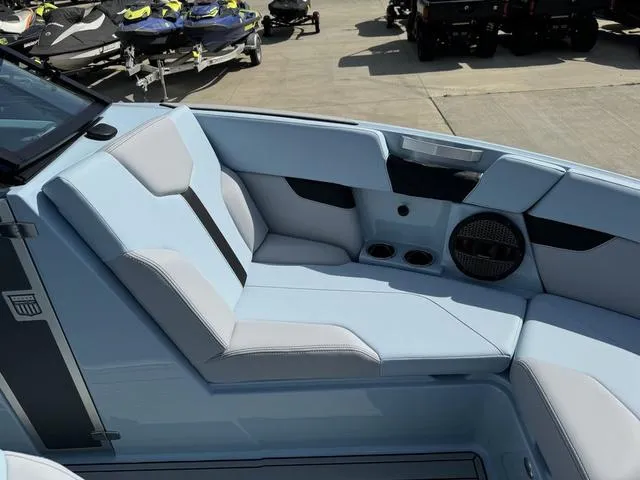 Slide: The Image of MasterCraft XT23 2025 - 41