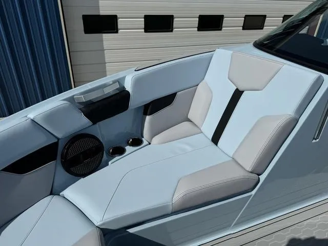 Slide: The Image of MasterCraft XT23 2025 - 42