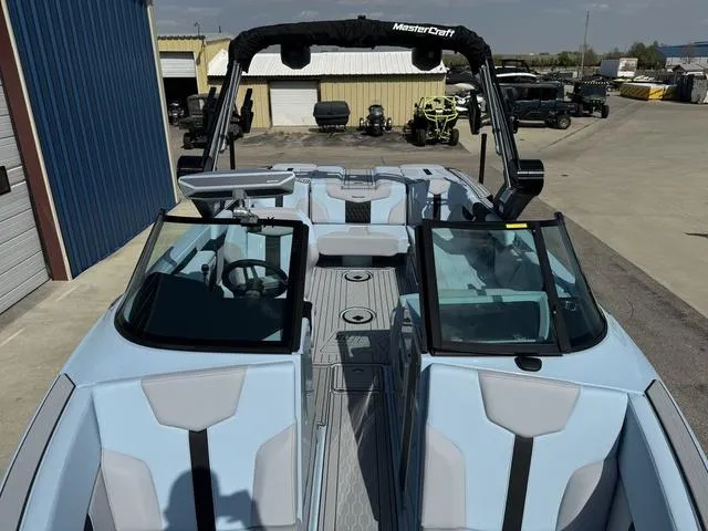 Slide: The Image of MasterCraft XT23 2025 - 43