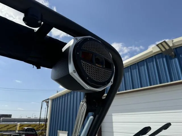 Slide: The Image of MasterCraft XT23 2025 - 47