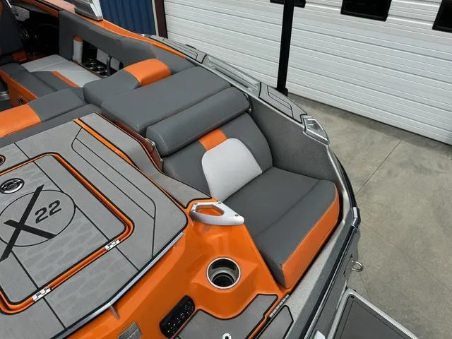 Slide: The Image of MasterCraft X22 2019 - 13