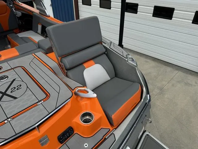 Slide: The Image of MasterCraft X22 2019 - 14